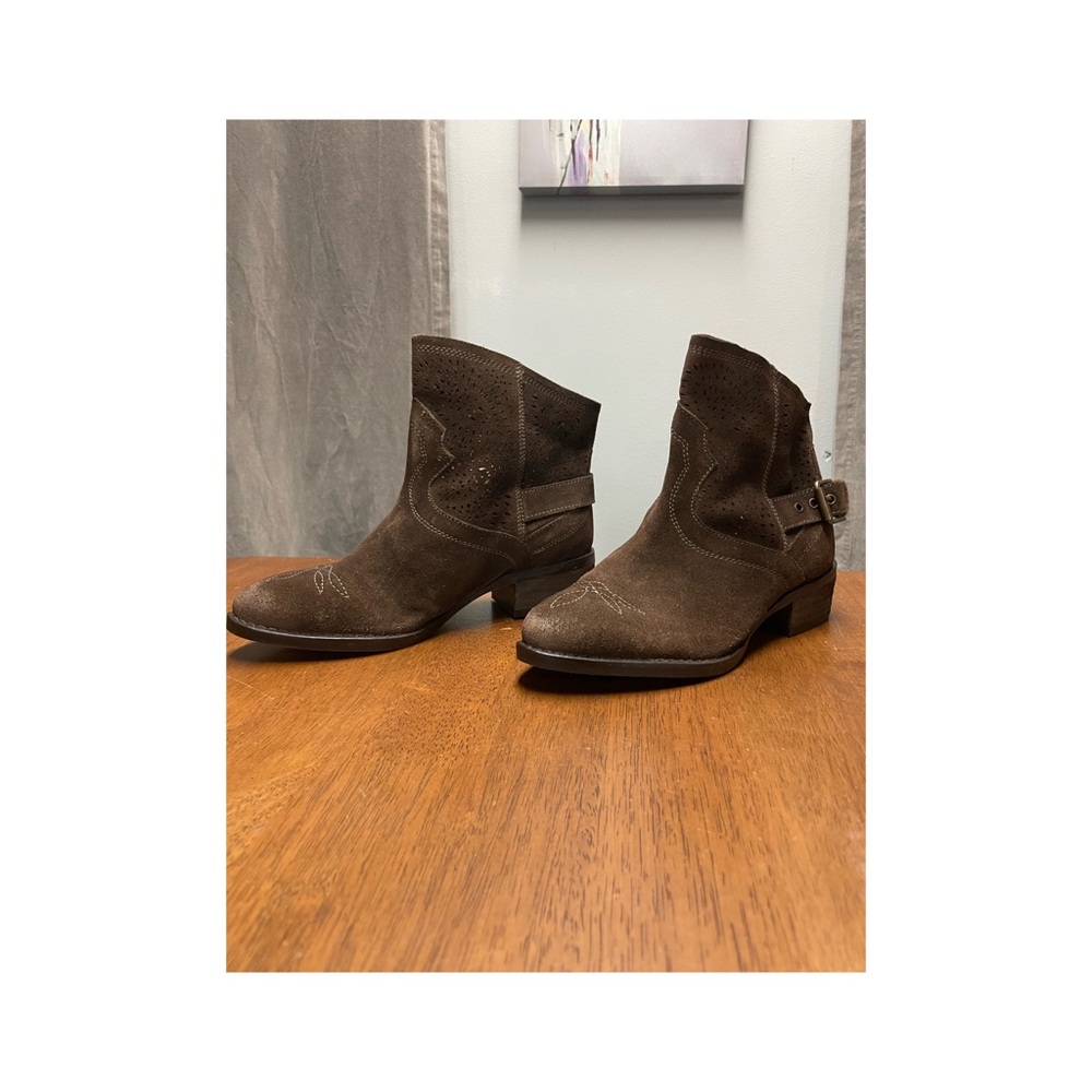 Women’s Brown Western Style Suede Ankle Boots